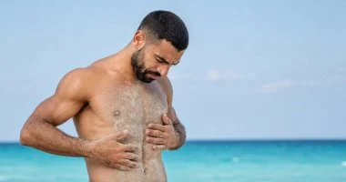 محمد صلاح يقضي وقتا ممتعا على شواطئ العلمين الجديدة عقب عودته من أمريكا صور