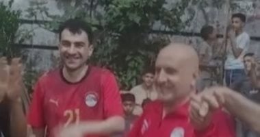 أول لقاء مع والد لاعب المنتخب محمود صابر.. فيديو