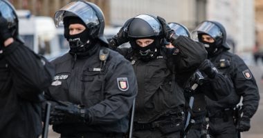 العالم هذا الصباح.. قتيل وإصابات فى عملية دهس خلال فعاليات «فخر المثليين» بالعاصمة الألمانية برلين.. تحليق للطيران الحربى فى أجواء محافظات يمنية عدة.. القيادة المركزية الأمريكية: نتحكم فى مسار سفن فى مضيق هرمز
