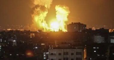 الأخبار العربية والعالمية حتى منتصف الليل.. إصابة فلسطينيين في قصف إسرائيلي على غزة.. النفط يقفز بأكثر من 6% بعد إعلان إعادة فرض حصار على إيران.. بوتين: نواصل تحديث قواتنا وسنرد على هجمات أوكرانيا بضربات أقوى