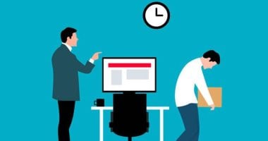 القانون يحظر على الموظف إفشاء أسرار عمله أو الاحتفاظ بأصول الأوراق الرسمية
