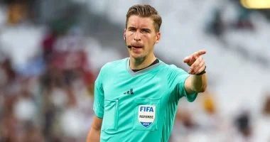 الفرنسي يتصدر المشهد بتحليل تحكيم مباراة مصر والأرجنتين في كأس العالم