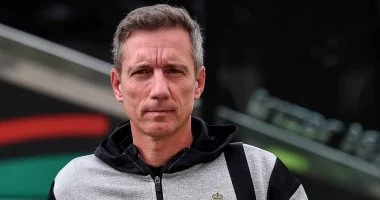 180 دقيقة تفصل قرار الزمالك النهائي بشأن ألكسندر سانتوس مدرب الفريق