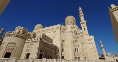 الليلة الكبيرة لأبو العباس المرسى.. أنوار ومراجيح وذكر بالإسكندرية.. وعروس البحر تتلألأ بالمحبين.. واستمرار الاحتفالات طوال الأسبوع.. والطرق الصوفية: قطب هام وننتظر مولده كل عام