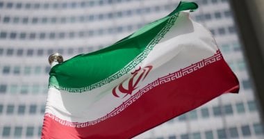 الموجة 12 من الضربات الأمريكية.. طهران: قتيلان و11 مصابًا في هجوم على معبر شلامجة واستهداف محطة كهرباء بجوار بوشهر.. هجمات إيرانية على الكويت والبحرين والأردن‬⁩.. والملاحة العالمية تحت القصف فى هرمز