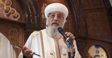 البابا تواضروس يستقبل عائلات شهداء ليبيا ويؤكد: من يسكن فى حضرة الله يحيا فى سلام