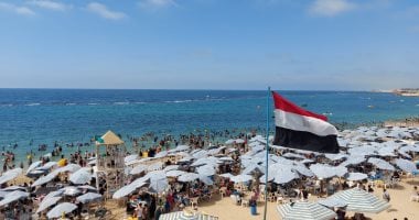 شواطئ الإسكندرية تستقبل مليونًا و250 ألف زائر على مدار اليوم فقط