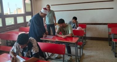 انتهاء تصحيح أوراق الثانوية الأزهرية.. 10 أيام للمراجعة والرصد.. إعلان النتيجة نهاية يوليو.. أكثر من 20 ألفا يشاركون فى أعمال التصحيح.. والإمام الأكبر وجه بالنظر فى كل كلمة بأوراق الإجابة حفظا لمستقبل الطلاب