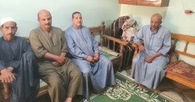 أهالى قرية الأمين حمد شهيد الواجب بحريق منشأة ناصر: كان مثالا للأخلاق.. فيديو