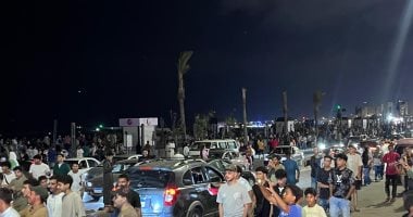 كورنيش مطروح يتحول إلى كرنفال احتفالي بصعود منتخب مصر لدور الـ 16.. فيديو