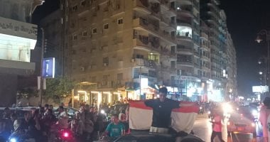 أهالى بنى سويف يجوبون الشوارع احتفالًا بتأهل منتخب مصر إلى دور الـ16.. صور