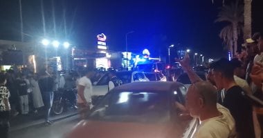 أبواق السيارات وأعلام مصر تزين شوارع طور سيناء في احتفالات بتأهل الفراعنة.. فيديو