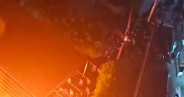 السيطرة على حريق داخل سور مدرسة ببنها بسبب إشعال الشماريخ.. فيديو