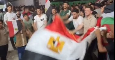 مظاهرات عربية في حب مصر.. الآلاف يحتفلون في شوارع العواصم العربية احتفالا بإنجاز “الفراعنة”.. غزة تتحدى الإبادة بـ “يا مصر بتعمليها ازاي”.. فرحة سعودية جنونية بعد صافرة النهاية.. والسوريون: من دمشق هنا القاهرة