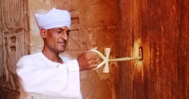 مفتاح الحياة.. أيقونة يحرص السياح على التصوير معها فى معبد أبوسمبل “صور