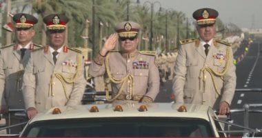 الرئيس السيسي يوجه التحية العسكرية لأفراد وضباط القوات المسلحة بمقر القيادة الاستراتيجية