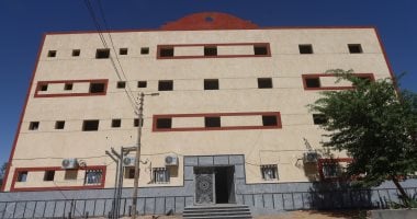 أهالى بنبان يبنون صرحا طبيا بالجهود الذاتية لعلاج مرضى الكلى.. المركز الجديد يخدم القرى النائية غرب النيل بأسوان على مساحة 800 م2.. مزود بـ12 حضانة للأطفال حديثى الولادة وتخصصات طبية مختلفة.. وفيديو وصور