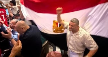 احتفالات حاشدة للمصريين فى عُمان بعد التأهل لدور 16 بكأس العالم.. صور