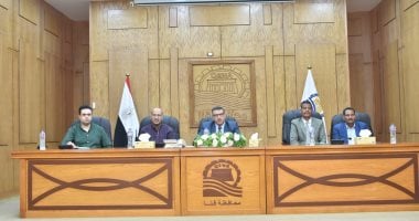 محافظ قنا: عدم دفع مبالغ مالية لأي شخص نظير تسهيل عملية البناء المخالف