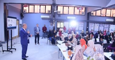 جامعة سوهاج تكرم أولى خريجات معسكر «فتيات الأرض»