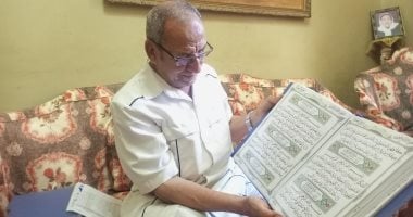 موظف بالمعاش يكشف تفاصيل كتابة المصحف الشريف بخط يده.. حسن النوسانى كتب المصحف فى 18 شهرًا بطباعة الشمرلى.. ويؤكد: صليت ركعتين لله ليمنحنى التوفيق فى كتابته على 600 صفحة.. وأهديه لأولادى وأحفادى من بعدى.. صور