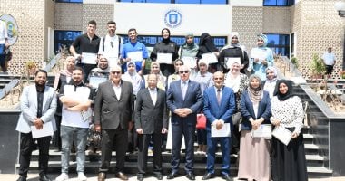 رئيس جامعة قناة السويس يكرّم الفائزين بمسابقة القراءة الكبرى.. اعرف التفاصيل