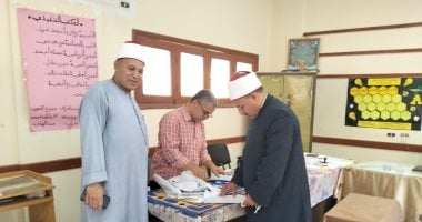 رئيس المنطقة يتابع امتحانات الثانوية الأزهرية للقسم العلمي بلجنة فتيات الإسماعيلية
