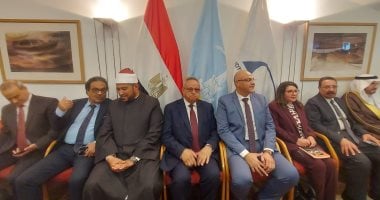 وصول المحافظ ومثقفين وقناصل عدد من الدول لمعرض مكتبة الإسكندرية الدولى.. صور