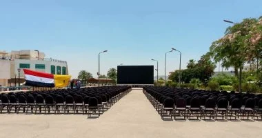 مقاولون العرب يركب شاشة ضخمة لعرض مباراة مصر والأرجنتين بحضور الجماهير