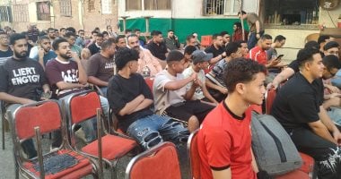 توافد المواطنين على المقاهى والأندية بأسيوط لمتابعة مباراة مصر والأرجنتين.. فيديو