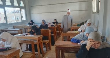 رئيس منطقة سوهاج الأزهرية يتفقد امتحانات الثانوية وسط حالة من الهدوء