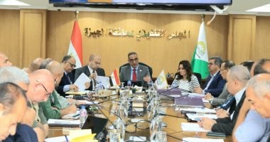 محافظ الجيزة لرؤساء الأحياء: لا تهاون مع شكاوى المواطنين.. والمقصر يُحاسب