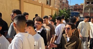 العصا الإلكترونية تفرض الانضباط أمام لجان الثانوية بالإسماعيلية.. مباشر