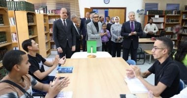 محافظ الوادى الجديد ومدير مكتبات مصر العامة يتفقدان مكتبة مصر بالخارجة
