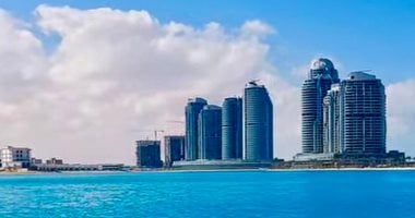 العلمين الجديدة تستقبل المنتخب المصرى.. السواعد المصرية حولتها من أرض الألغام لمدينة الأحلام والسياحة والاستثمار.. وجهة سياحية صيفية بمقومات عالمية.. طرازها المعمارى وتصميمها الحضارى جعلها درة مدن البحر المتوسط