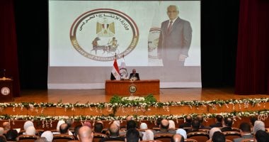 وزير الانتاج الحربي يلتقي الحاصلين على البرامج القيادية لتعظيم الاستفادة من خبراتهم