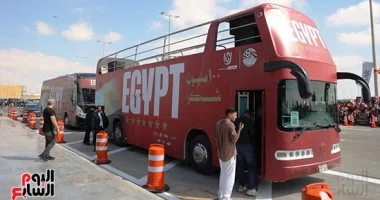 حافلة المنتخب المصري تروج لشعار 100 مليون شكر على دعم الفراعنة في مشوارهم