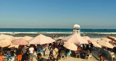 شواطئ شرق الإسكندرية ترفع لافتات كامل العدد فى ذروة موسم المصيف
