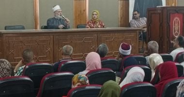 رئيس منطقة سوهاج الأزهرية يناقش خطة أعمال تصحيح الشهادة الثانوية