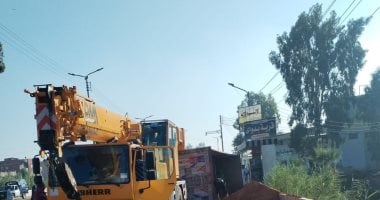 محافظ الدقهلية يوجه برفع سيارة رمل انقلبت أمام قرية بدواي بمركز المنصورة
