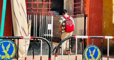 طلاب الثانوية العامة بقنا يؤدون امتحان الرياضيات البحتة.. فيديو