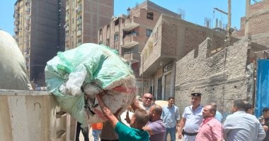 الجيزة تشن حملات مكبرة بالعمرانية لمواجهة مخازن الفرز والخردة المخالفة.. صور