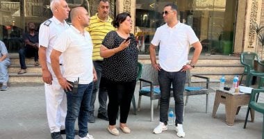 ​إزالة 4 أدوار مخالفة بعين شمس.. ونائب محافظ القاهرة تتابع تطبيق القانون بحسم
