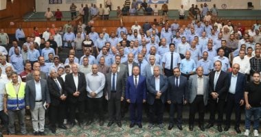 وزير النقل يجتمع بقائدى القطارات وفنيى الصيانة فى معهد وردان