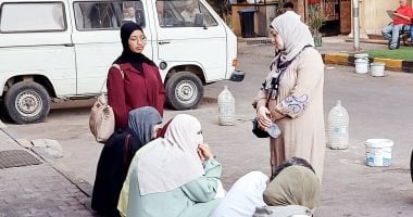 ترقب أمام اللجان.. الأمهات ينتظرن انتهاء آخر امتحانات الثانوية العامة بالجيزة