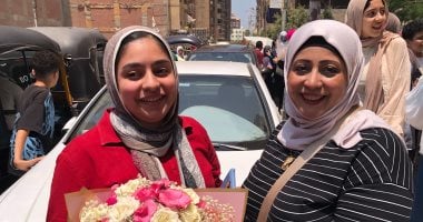 احتفالات طالبات الثانوية العامة أمام اللجان عقب انتهاء الامتحانات بالغربية.. فيديو