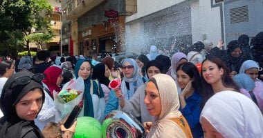 انتهاء ماراثون امتحانات الثانوية العامة.. فرحة بين الطلاب لسهولة الاحياء والاحصاء.. وزارة التعليم تضبط المتورطين فى تصوير الأسئلة ونشرها على جروبات الغش.. والوزير يتابع من غرفة العلميات