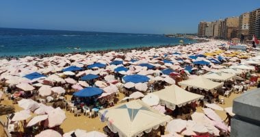 1.5مليون مصطاف بالإسكندرية بعد انتهاء امتحانات الثانوية العامة.. الشواطئ كاملة العدد.. المحافظ: رفع درجة الاستعداد القصوى أيام الإجازات.. توقيع مخالفة على شاطئ النخيل بعد استخدام الألعاب الكهربائية.. فيديو وصور
