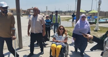 المشرف العام على المجلس القومى للأشخاص ذوى الإعاقة تتفقد شاطئ “قادرون” بدمياط