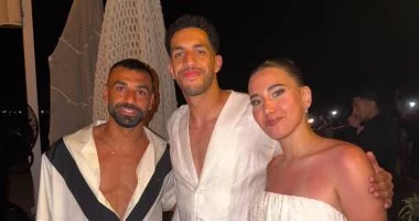 محمد صلاح يشارك لحظات عقد قران مصطفى شوبير في الساحل الشمالي
